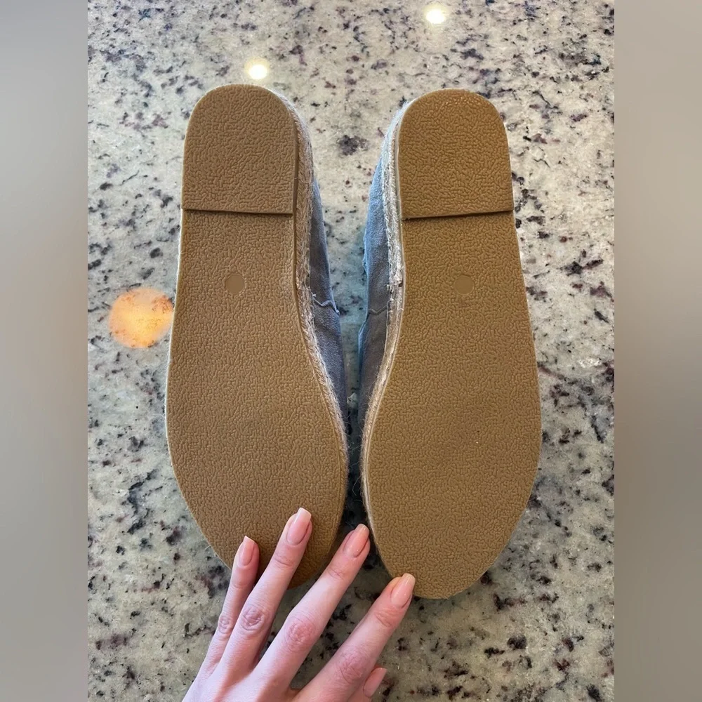 New genuine suede “Pidge”Scalloped Espadrille Slip-On Flats in Light Gray Sz 8.5